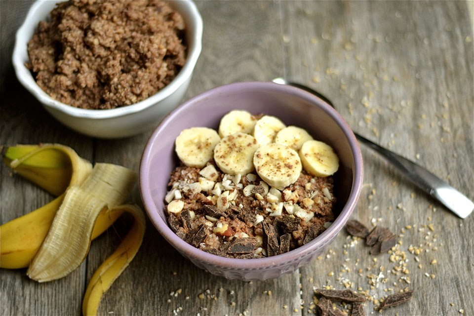 SLOW COOKER CHUNKY MONKEY OATMEAL AND QUINOA